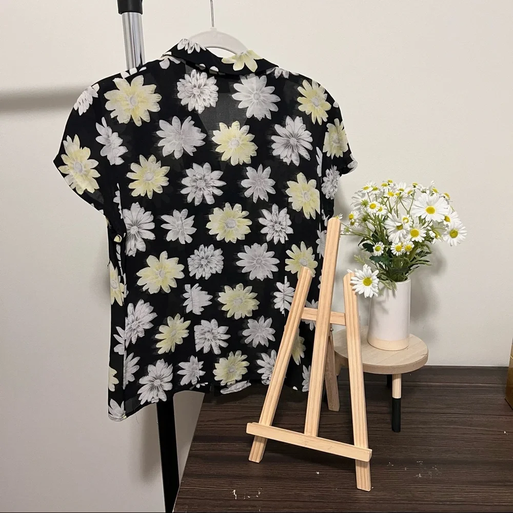 Daisy Button Up - Picture 3 of 3